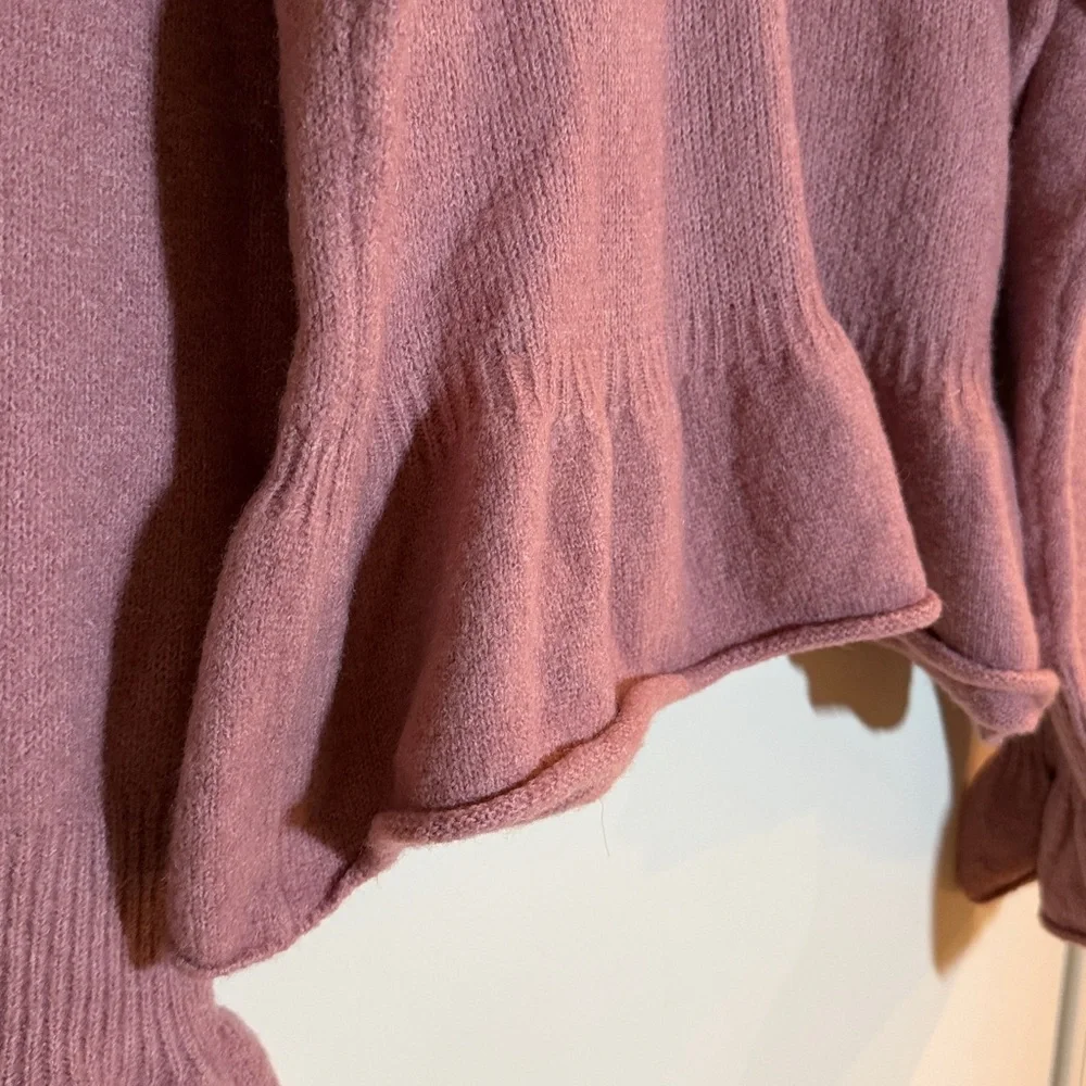 Forever 21 Women’s Light Pink Ruffled Sweater